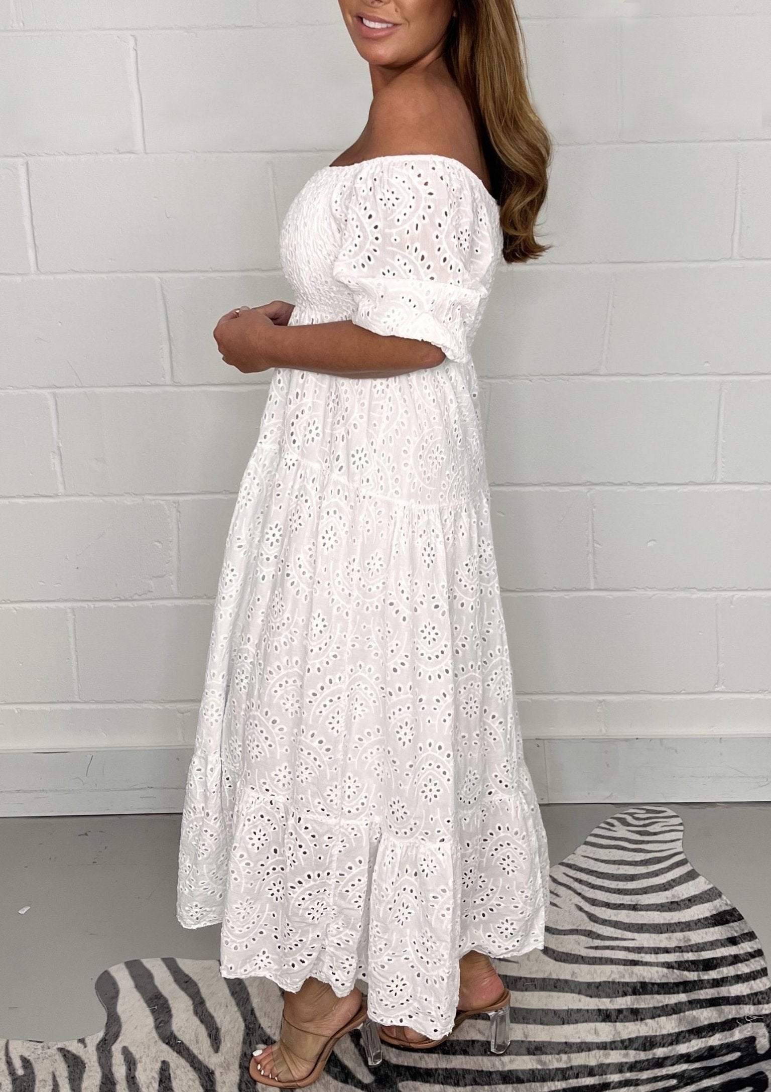 Découvrez la Robe Brodée Estelle : La Tendance Mode Incontournable