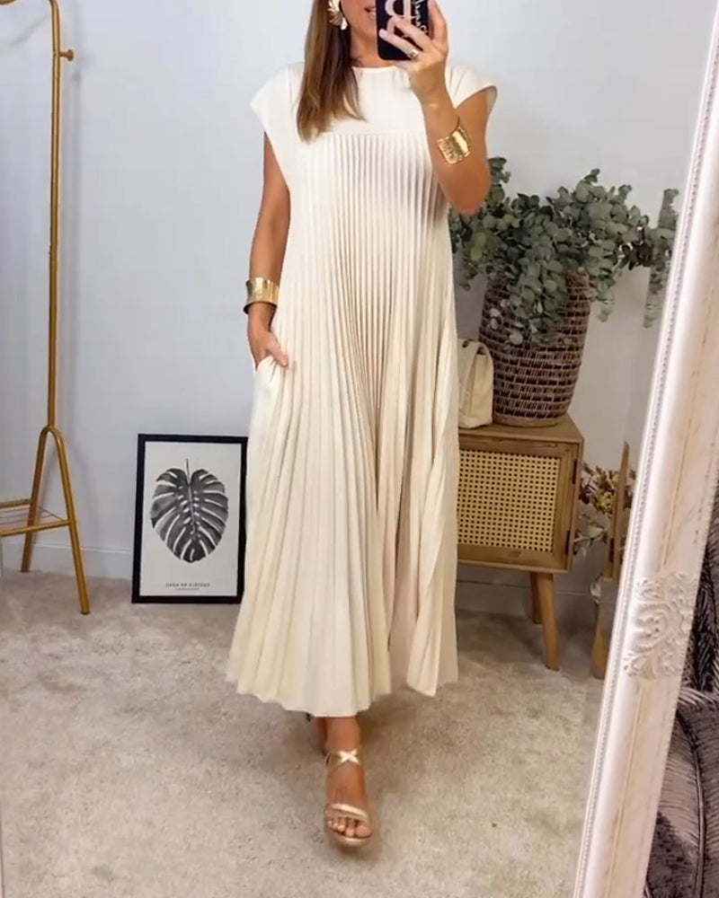 Découvrez la robe plissée sans manches Serenity