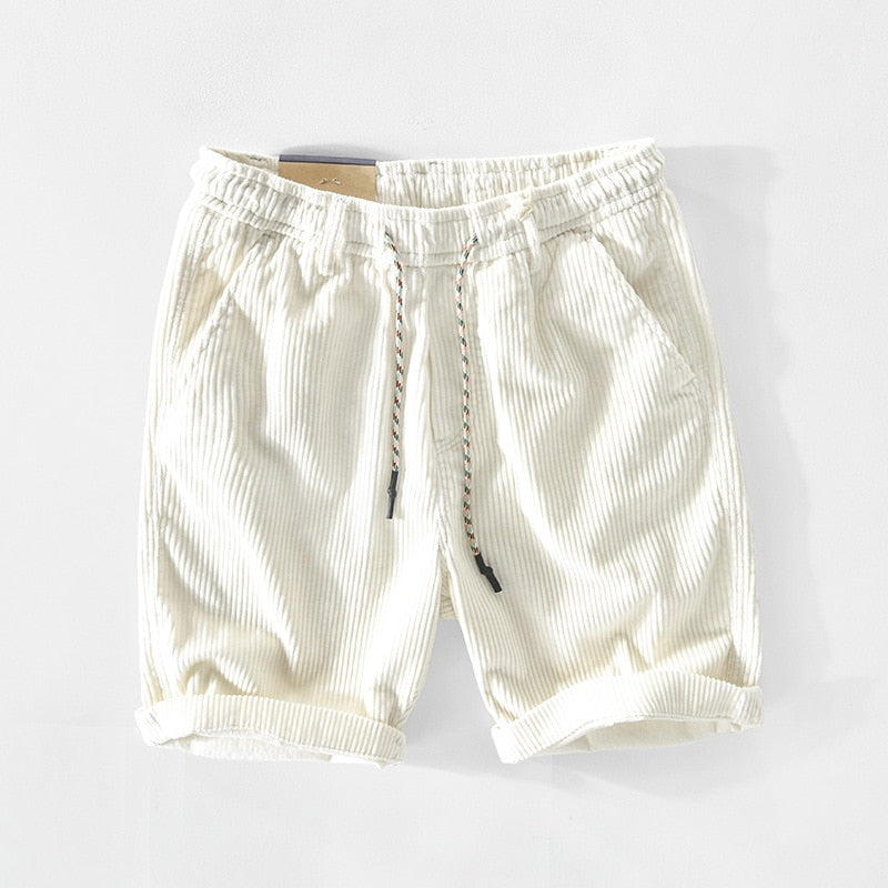 Short en coton blanc à coupe décontractée pour une élégance quotidienne et une qualité durable