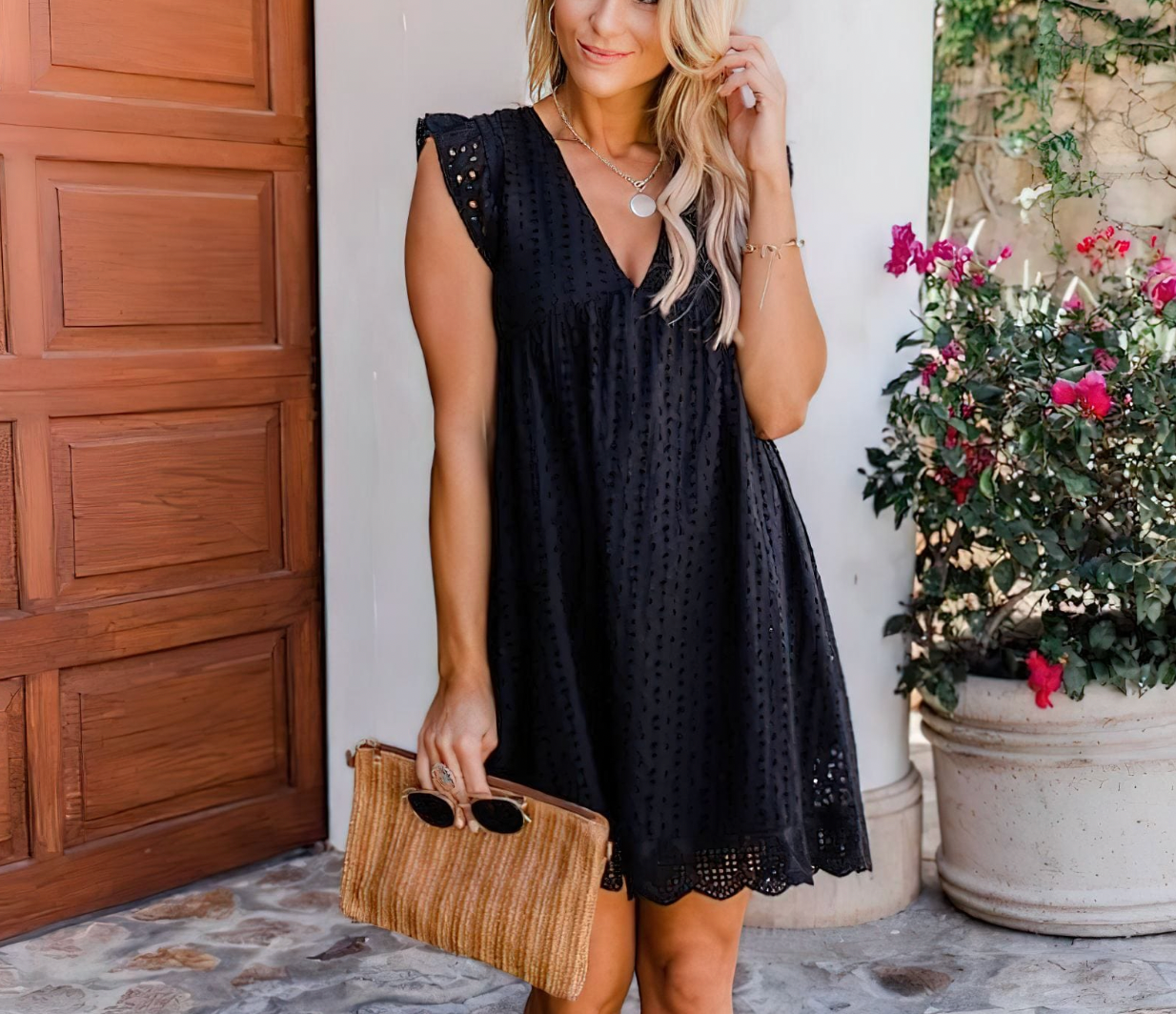 Robe d'été en noire en coton naturel pour un look estival féminin et pratique