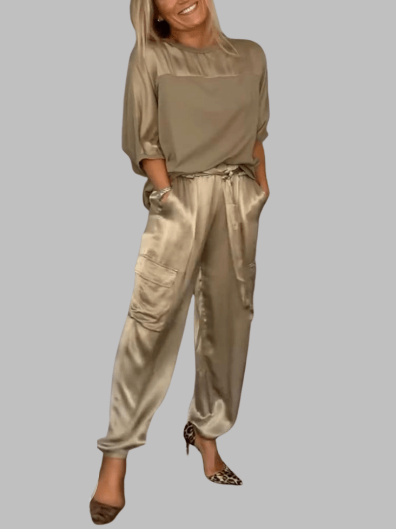 Ensemble de mode deux pièces en satin Eileena couleur Or | Style intemporel et tendance actuelle pour femmes