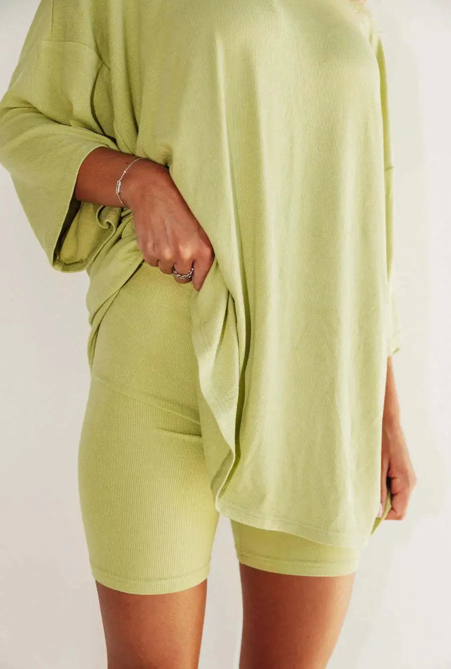 Ensemble Doux Et Extensible Freya en Jaune clair, ceinture plate et design durable