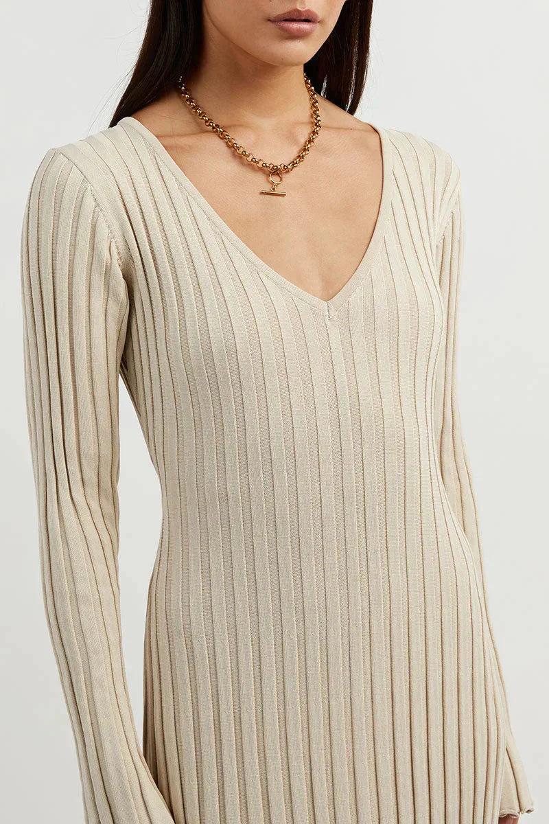 Robe en tricot à col V - Maille côtelée et ajustable à la taille pour un style chic et confortable