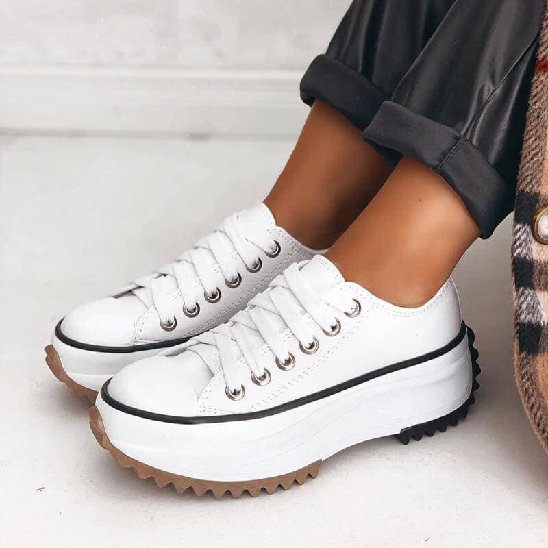 Baskets tendances en Blanc avec look contemporain et couleurs vives