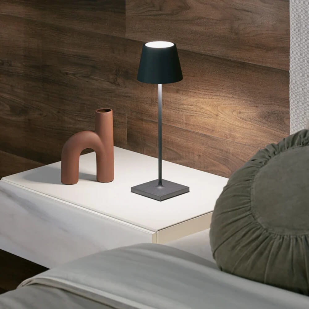 Lampe iconique Maïa résistante aux intempéries pour éclairage extérieur de qualité