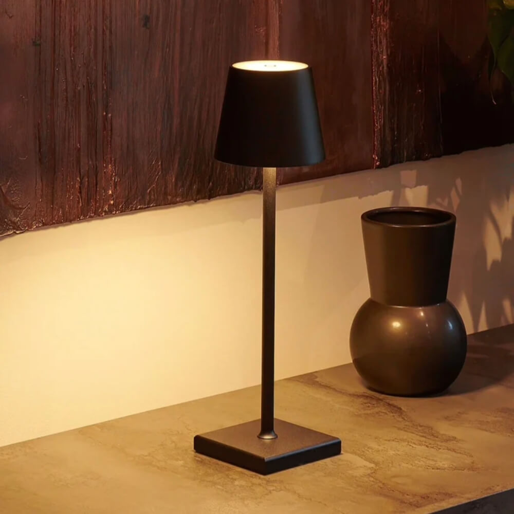 Lampe iconique Maïa noire en aluminium durable pour éclairage extérieur de luxe d