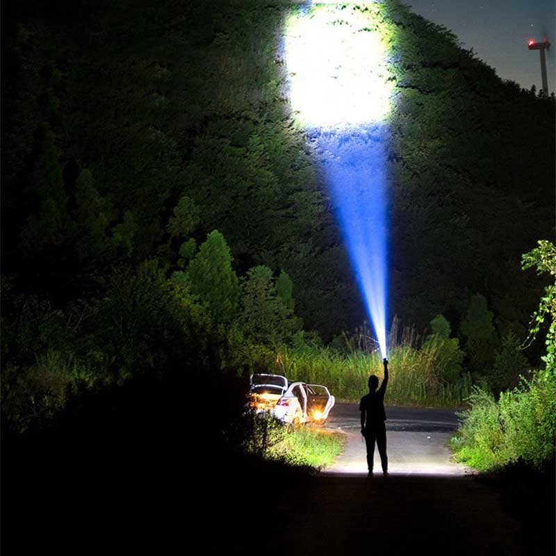 Lampe torche compacte et légère pour une utilisation portable l