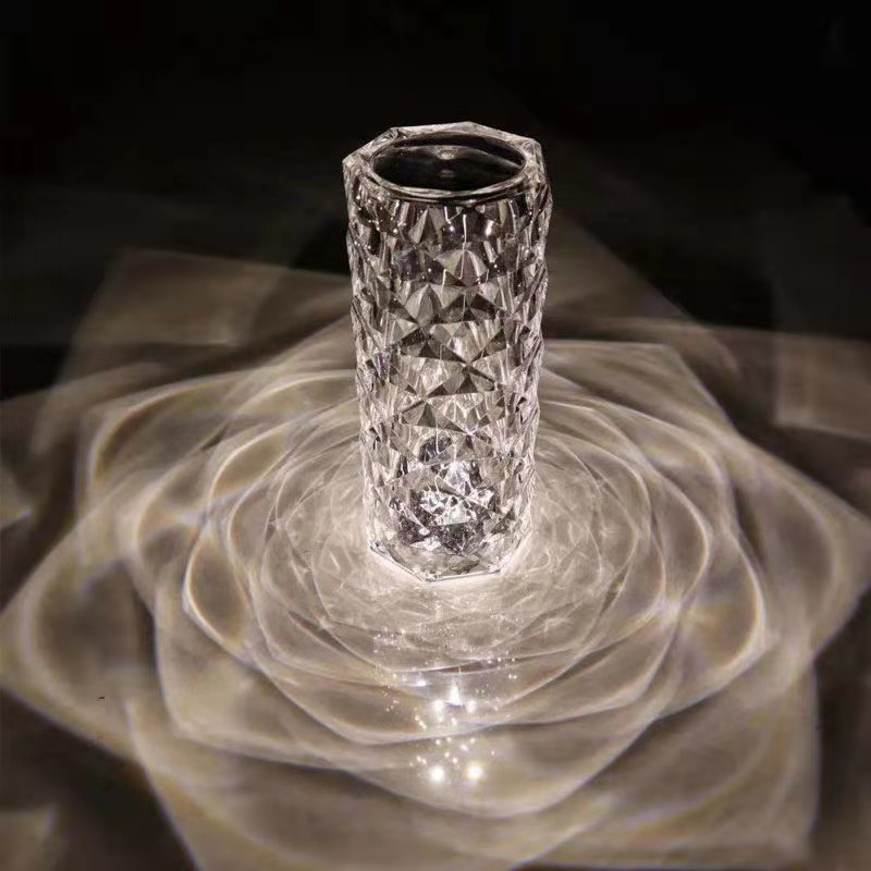 Lampe cristal élégante au design intemporel pour une décoration intérieure sophistiquée