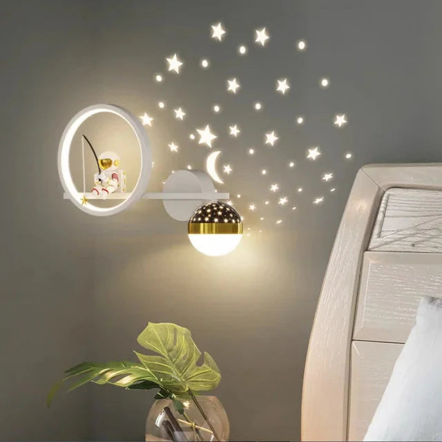 Applique murale moderne pour enfants LittleBeam en Blanc droit | Design adapté enfants et lumière douce
