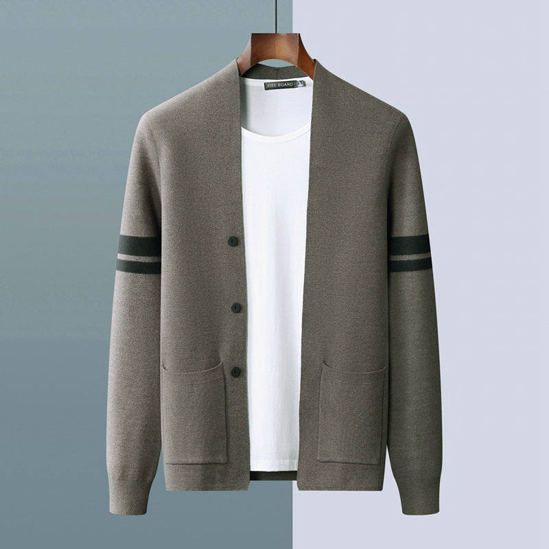 Cardigan Loïc en laine mérinos avec accents luxueux et coupe ajustée travel b