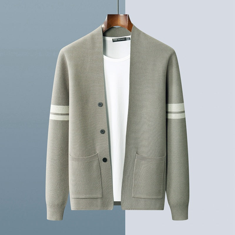Cardigan Loïc en laine mérinos avec accents luxueux et coupe ajustée