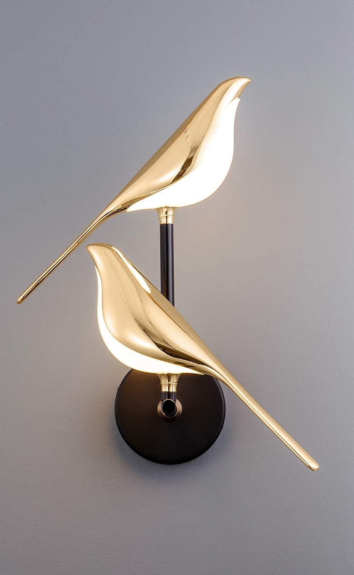 Lampe murale LED scandinave avec oiseau en noir pour un éclairage moderne et naturel