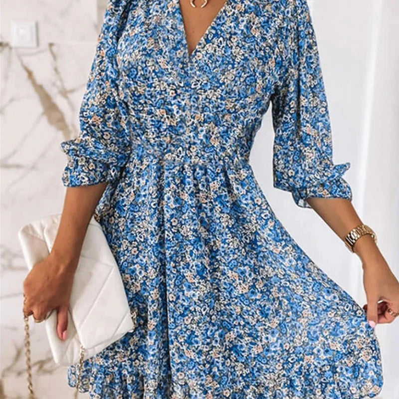 Robe confortable à imprimé floral bleu pour une élégance estivale