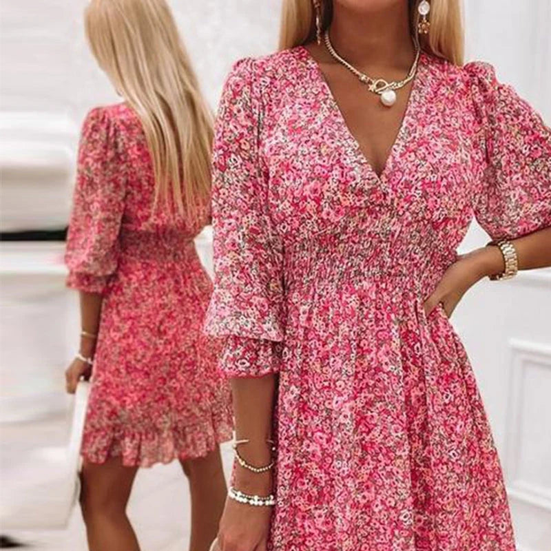 Robe décontractée à imprimé floral rose pour un look estival le