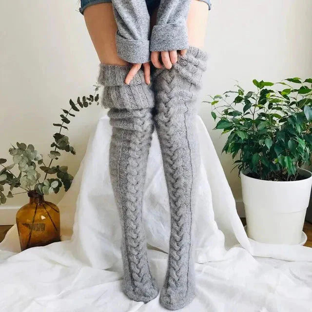 Chaussettes Hautes Tricotées Maya en Gris clair - Confort et Élégance Hivernale d