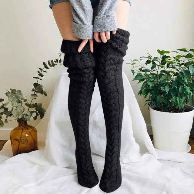 Chaussettes Hautes Tricotées Maya en Noir - Confort et Élégance Hivernale tra
