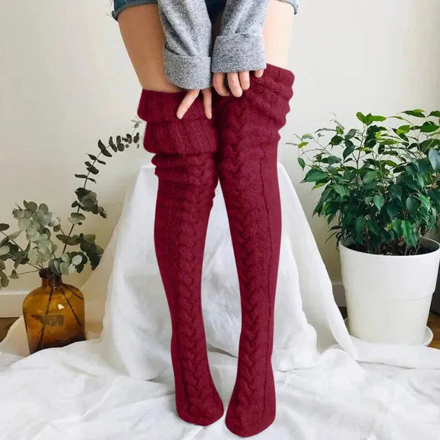 Chaussettes Hautes Tricotées Maya en Rouge bordeaux - Confort et Élégance Hivernale