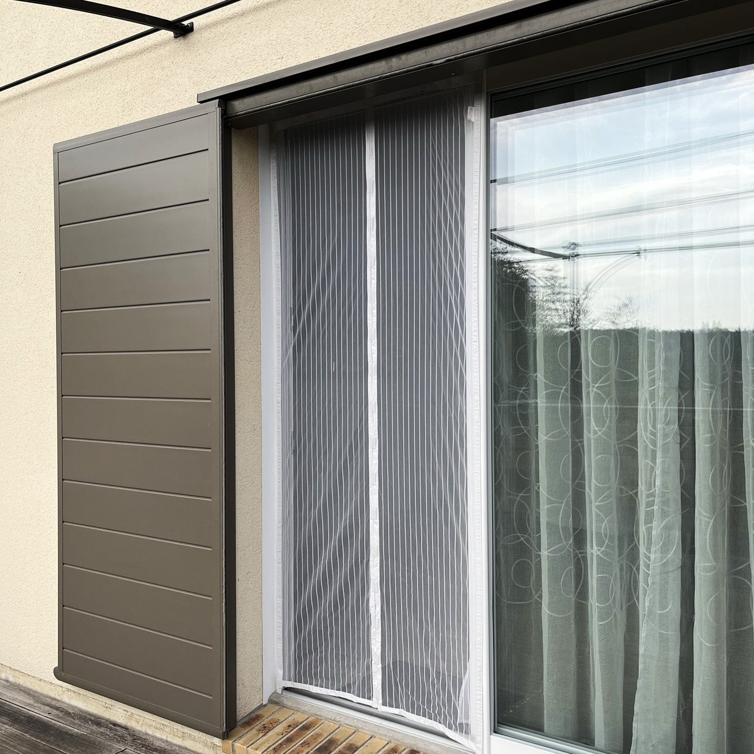 Moustiquaire de porte aimantée en fibre de polyester pour une protection efficace