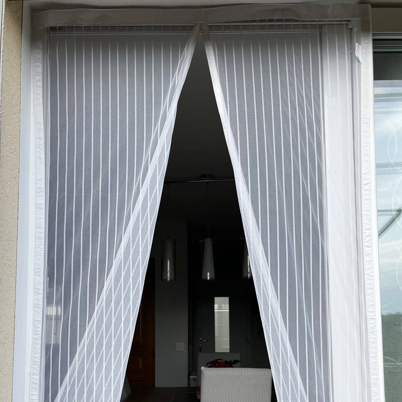 Rideau anti-moustiques Blanc pour une maison saine et sécurisée