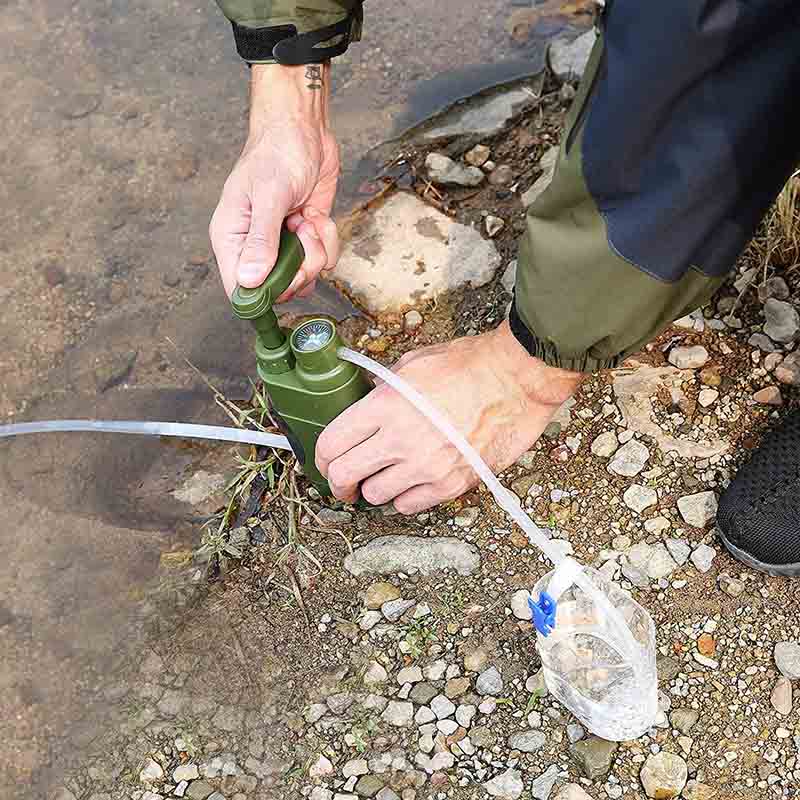 Purificateur d'eau portable avec pompe à eau pour une hydratation saine dog trave