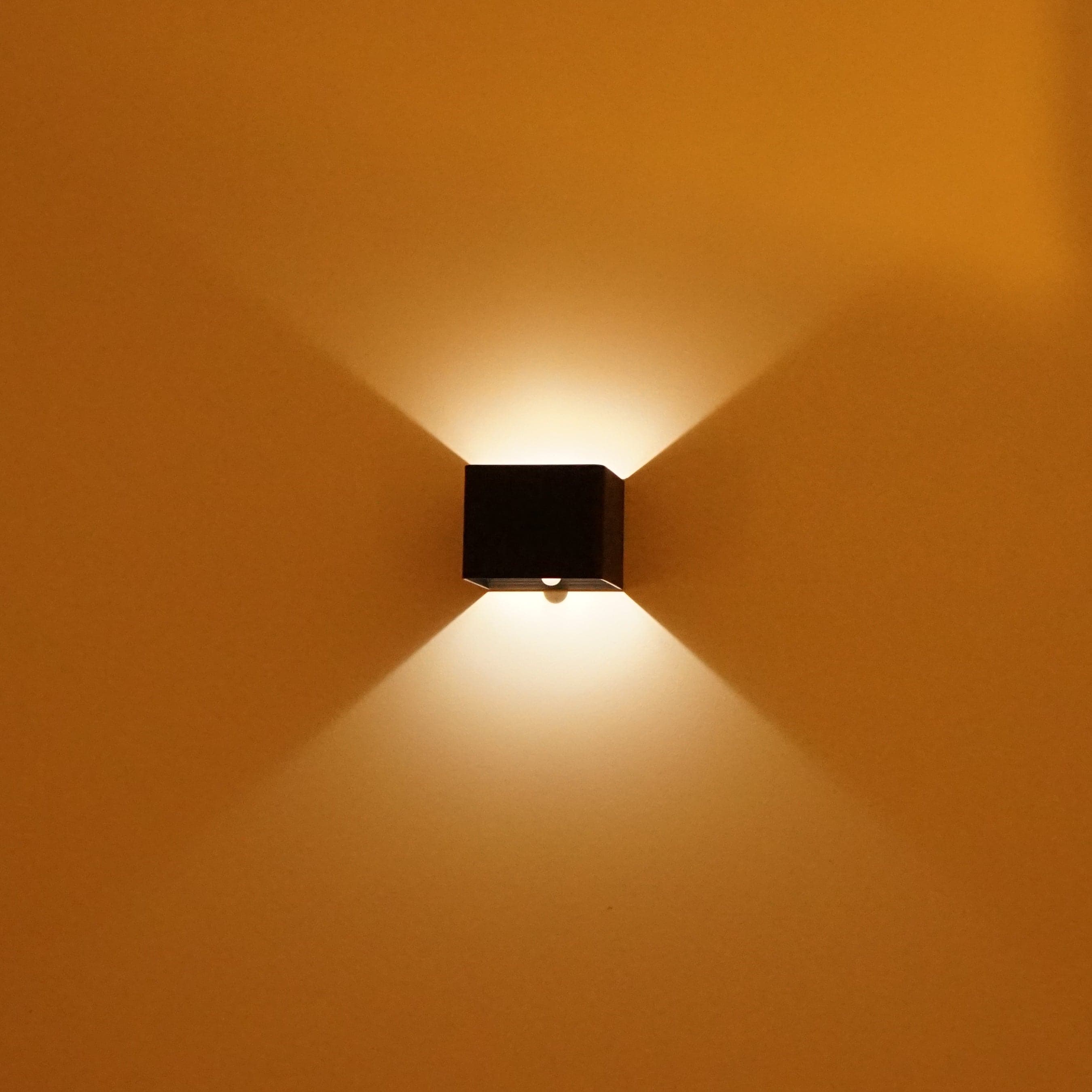 RadiantGlow | Nouveau Design Sophistiqué et Éclairage Vibrant l