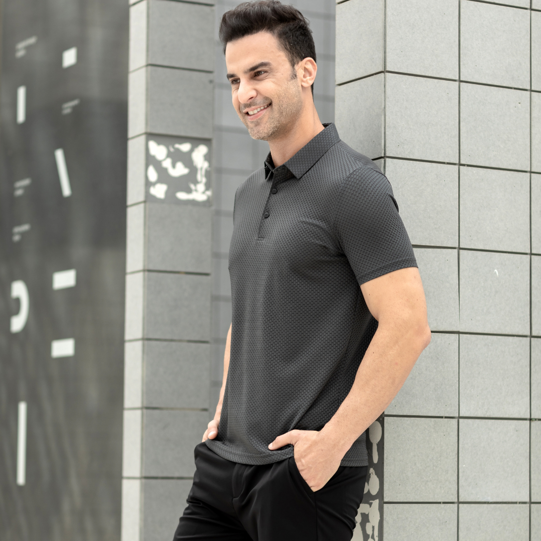 Polo de luxe à manches courtes de couleur Gris pour un style décontracté et sophistiqué