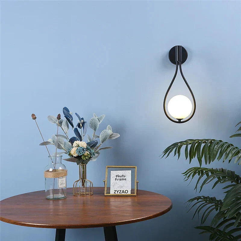 Lampe Murale Contemporaine en Verre Métal - Matériaux Haut de Gamme pour une Décoration Intérieure Moderne